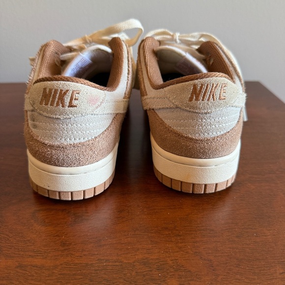 EUC Nike Women's Dunk Low Medium Curry Sneakers - Picture 4 of 6